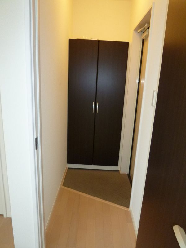 コスモスヒルズ千葉の玄関