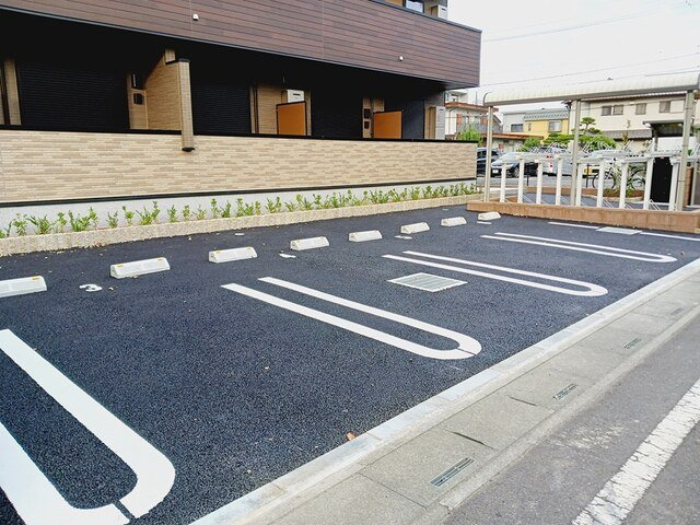 ヒカルサ北坂戸の駐車場