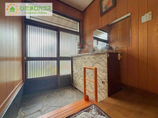 日立市高鈴町4丁目　中古戸建の玄関|丁度良い靴箱のサイズ♪これだけあれば家族全員の靴がしまえてスッキリ(^O^)