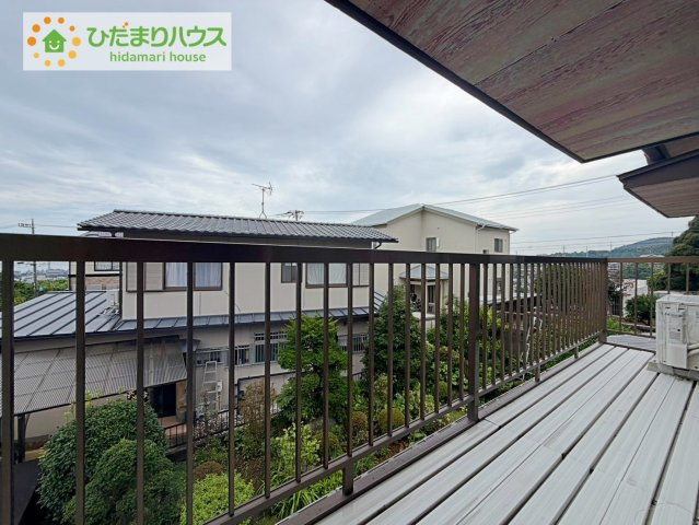 日立市高鈴町4丁目　中古戸建のバルコニー|バルコニーはあなただけの花火会場。色とりどりの花火が夜空を彩ります。