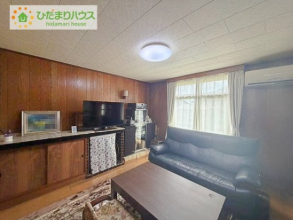 日立市高鈴町4丁目　中古戸建の居間・リビング|大型テレビに大型ソファー(^^)どんなインテリアにしますか？