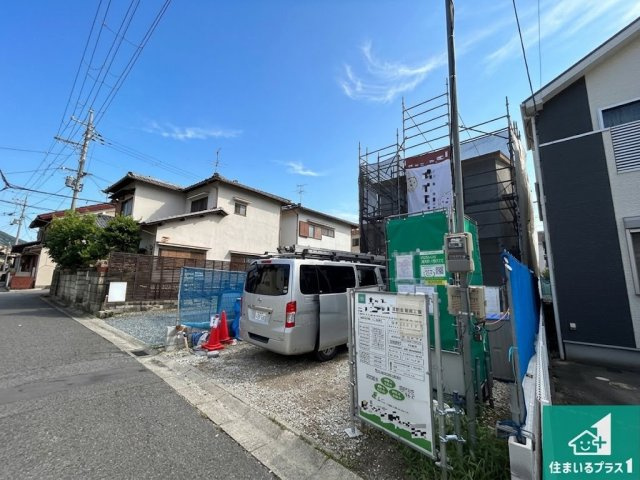 ●19(土)～23(日)現地説明会　奈良市中辻町　第1期　限定1邸の前面道路含む現地写真|周辺は閑静な住宅街です。前面道路もしっかりと有りますので車の出し入れも安心ですよ！