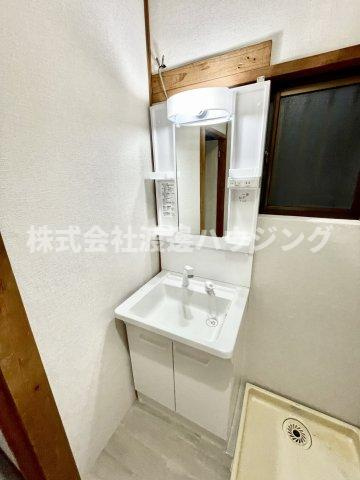 元町2丁目貸家の洗面所