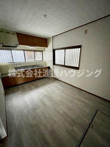 元町2丁目貸家の居間・リビング