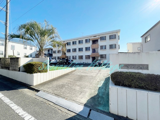 藤沢市天神町２丁目の賃貸マンションのエントランス
