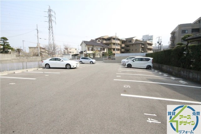パインルージュ南貴崎の駐車場