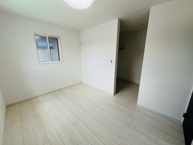 栃木市大平町富田　第１期　全8邸の洋室|〇２号棟　洋室　6帖〇
窓から明るい日差しが差し込みます♪
2026年8月撮影