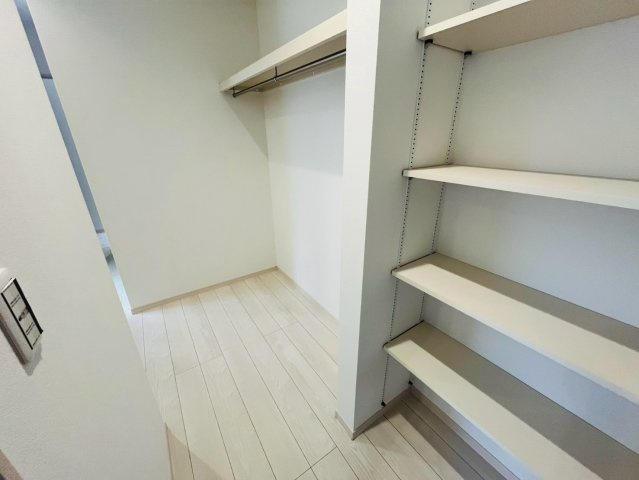 栃木市大平町富田　第１期　全8邸の収納|〇２号棟　納戸　3帖〇
荷物や趣味が増えても安心の収納スペースを完備！
2026年8月撮影
