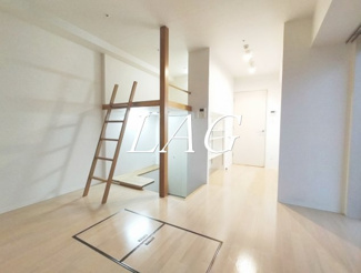 【居間・リビング】 | ルネスアヴニール | 洋室のお部屋です。
