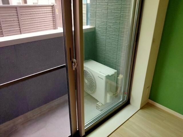 カンフルツリーハウスのバルコニー