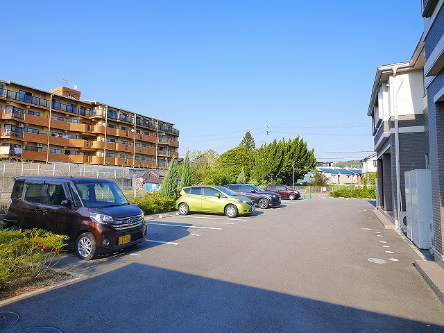 ルミナス（西菜畑町）の駐車場|駐車場に車を止められます