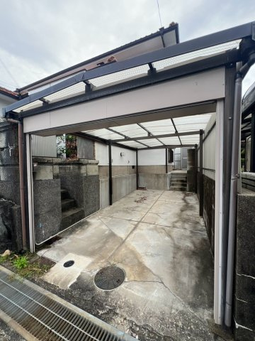 神の谷2丁目貸家の駐車場