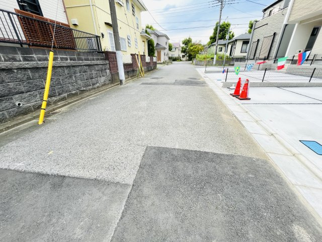 千葉市緑区あすみが丘８丁目の前面道路含む現地写真