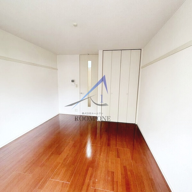 ザ　ファースト　プレイスの居間・リビング|洋室のお部屋です。