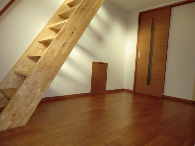 プチメゾン三茶の内装|明るい色調の室内です