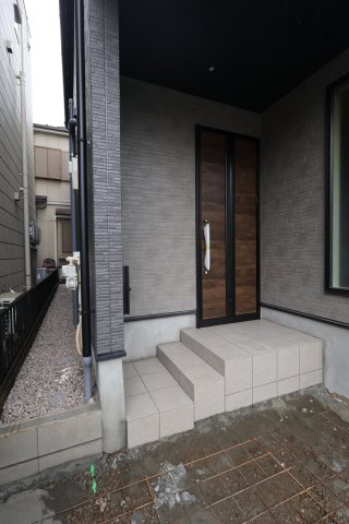 《仲介手数料無料》大宮区土手町１丁目131-1新築一戸建てミラスモの玄関