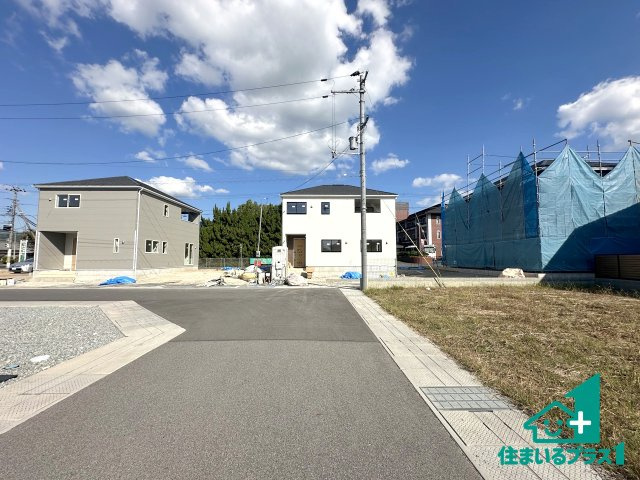 ●31(土)1(日)3(祝)現地説明会！　桜井市草川　全3邸の前面道路含む現地写真|周辺は閑静な住宅街です。前面道路もしっかりと有りますので車の出し入れも安心ですよ！