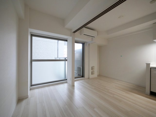 大阪市中央区本町橋の賃貸マンションの居間・リビング