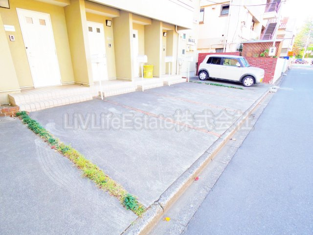西東京市田無町４丁目のアパートの駐車場