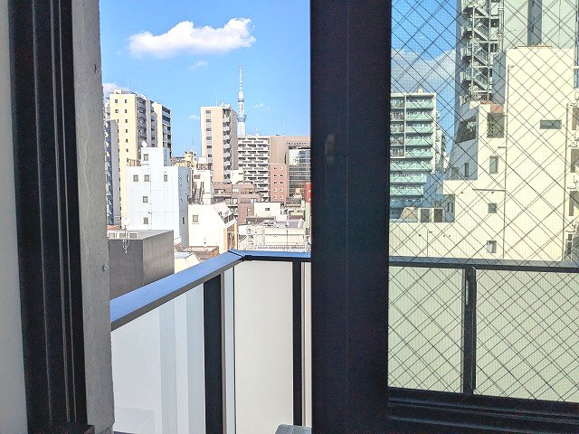 ライトハウス元浅草の設備|7F、５.5帖洋室の窓からの眺望、上層階からはスカイツリー見えます