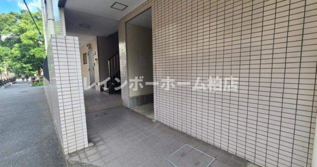 特典：仲介手数料が無料です!!のエントランス