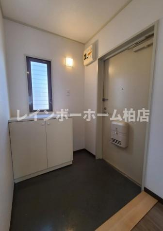 特典：仲介手数料が無料です!!の玄関|収納もある玄関です