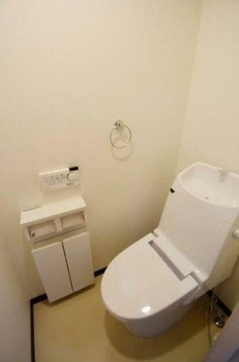 足立区江北６丁目の賃貸マンションのトイレ