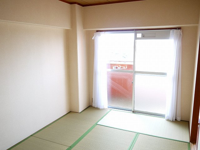 富士ハイツ筒井の和室|落ち着いた雰囲気の和室付きです