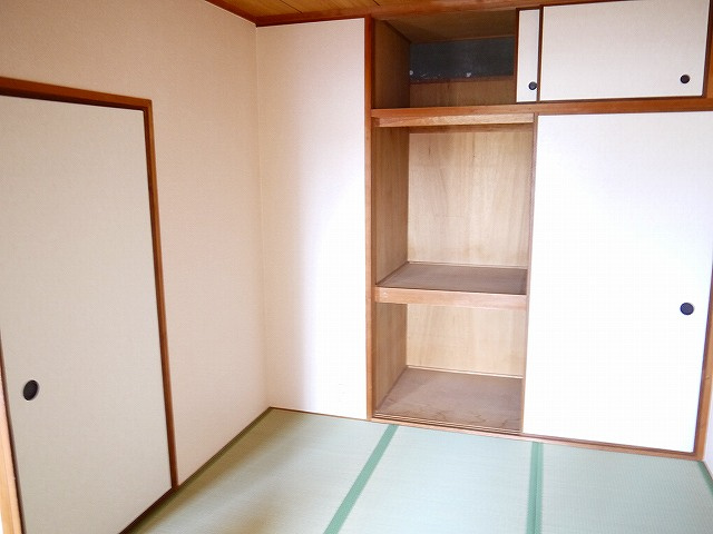 富士ハイツ筒井の寝室|きれいな和室です