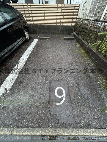 仲介手数料0円！WING COURTの駐車場