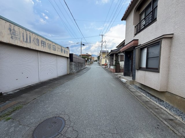 【前面道路含む現地写真】 | 甲州市塩山上於曽　5ＬＤＫ　バルコニー付