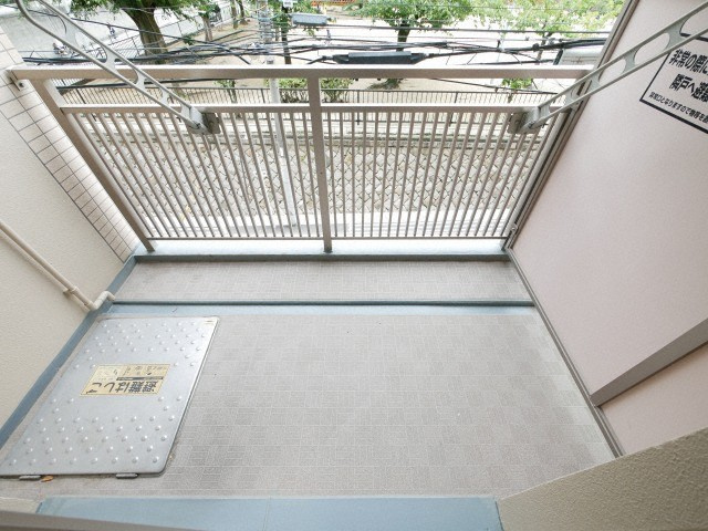 アリス・マナーガーデン谷町のバルコニー