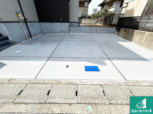 ●12(土)13(日)現地説明会　生駒市萩の台　新築一戸建ての駐車場|駐車スペース！散水栓があるので、こまめに愛車を洗えます！