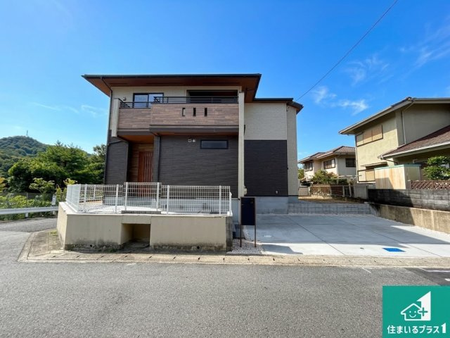 ●12(土)13(日)現地説明会　生駒市萩の台　新築一戸建ての外観|安心の10年保証！外観を美しく保ち、雨水で汚れを落とします！気になることがありましたら、お気軽にお問い合わせください！