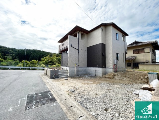 ●29(土)30(日)現地説明会　生駒市萩の台　新築一戸建ての前面道路含む現地写真|周辺は落ち着いた街並みの住宅地！子育てがしやすい住環境です！まだ未完成ですが、現地でしかわからない事もございます。是非一度ご覧ください。