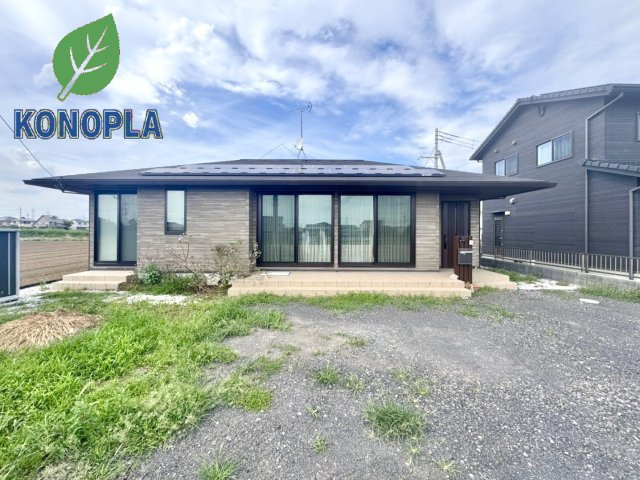 【中古戸建】太田市脇屋町の外観|■外観｜平屋建ては、階段を使わないで生活できるので「おうちの中で階段の上り下りがつらい」なんてことがなく、【ここで永く暮らす】ことが楽しくイメージわきます♪