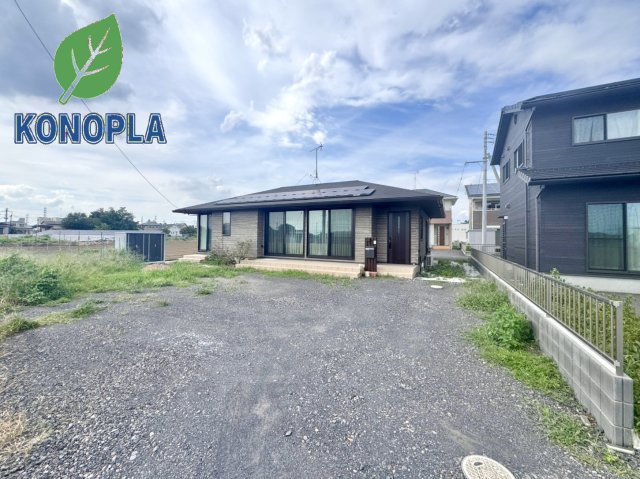 【中古戸建】太田市脇屋町の外観|■外観｜いまのアパート生活で走り回るお子さんを怒ってしまった経験はありませんか？走り回ることもジャンプすることも子どもの習性です！庭付き一戸建てならお子さまも思いっきり遊べます(^^)