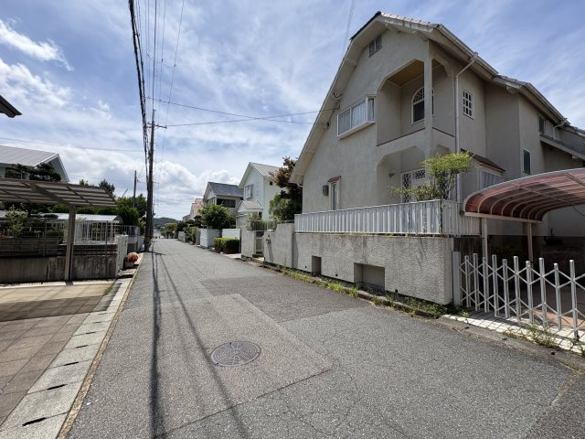 神戸市北区鳴子2丁目土地の前面道路含む現地写真