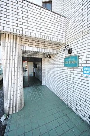 レオプラザのエントランス
