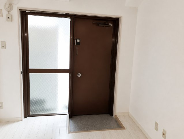 レオプラザの玄関