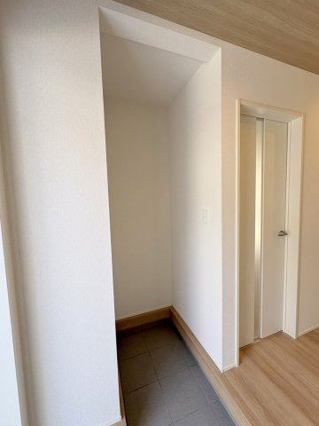 八潮市大字大瀬　新築戸建　全2棟　1号棟の玄関|同施工会社の参考写真になります。
