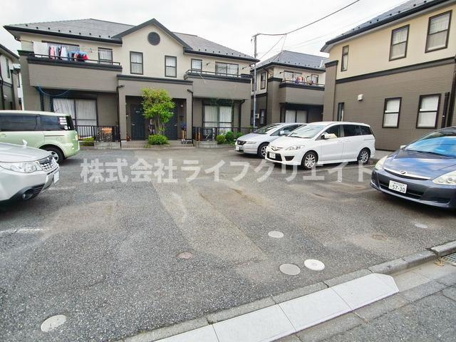 エバーコートⅢの駐車場