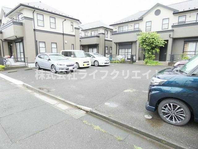 エバーコートⅢの駐車場