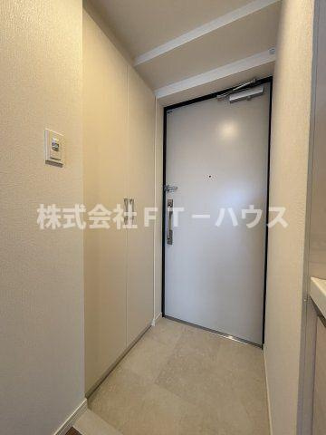 ケイディーエックスレジデンス原木中山の玄関