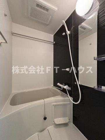 ケイディーエックスレジデンス原木中山の浴室