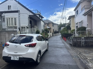 【前面道路含む現地写真】 | 藤沢市亀井野　新築分譲住宅　全１棟　 | 前面道路