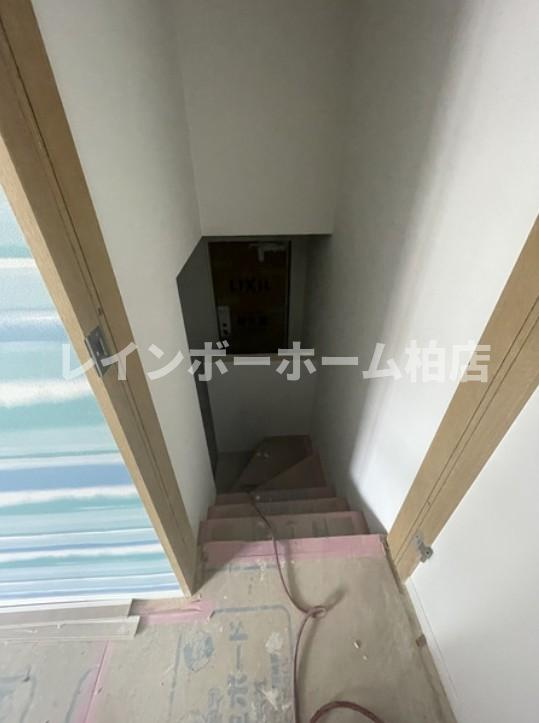 仲介手数料50％半額キャンペーン物件の内装|室内の階段です