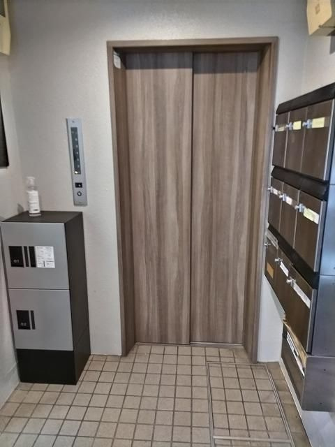 内田ビルのエントランス