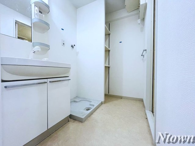 【洗面所】 | Gramercy Sakae | 広い洗面スペース