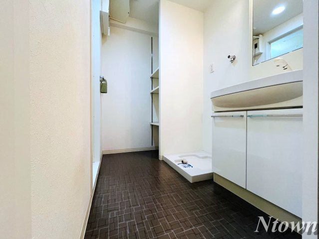 【洗面所】 | Gramercy Sakae | 広い洗面スペース